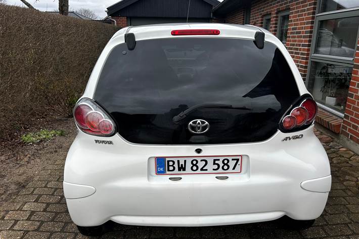 Hvid Toyota Aygo fra 2013