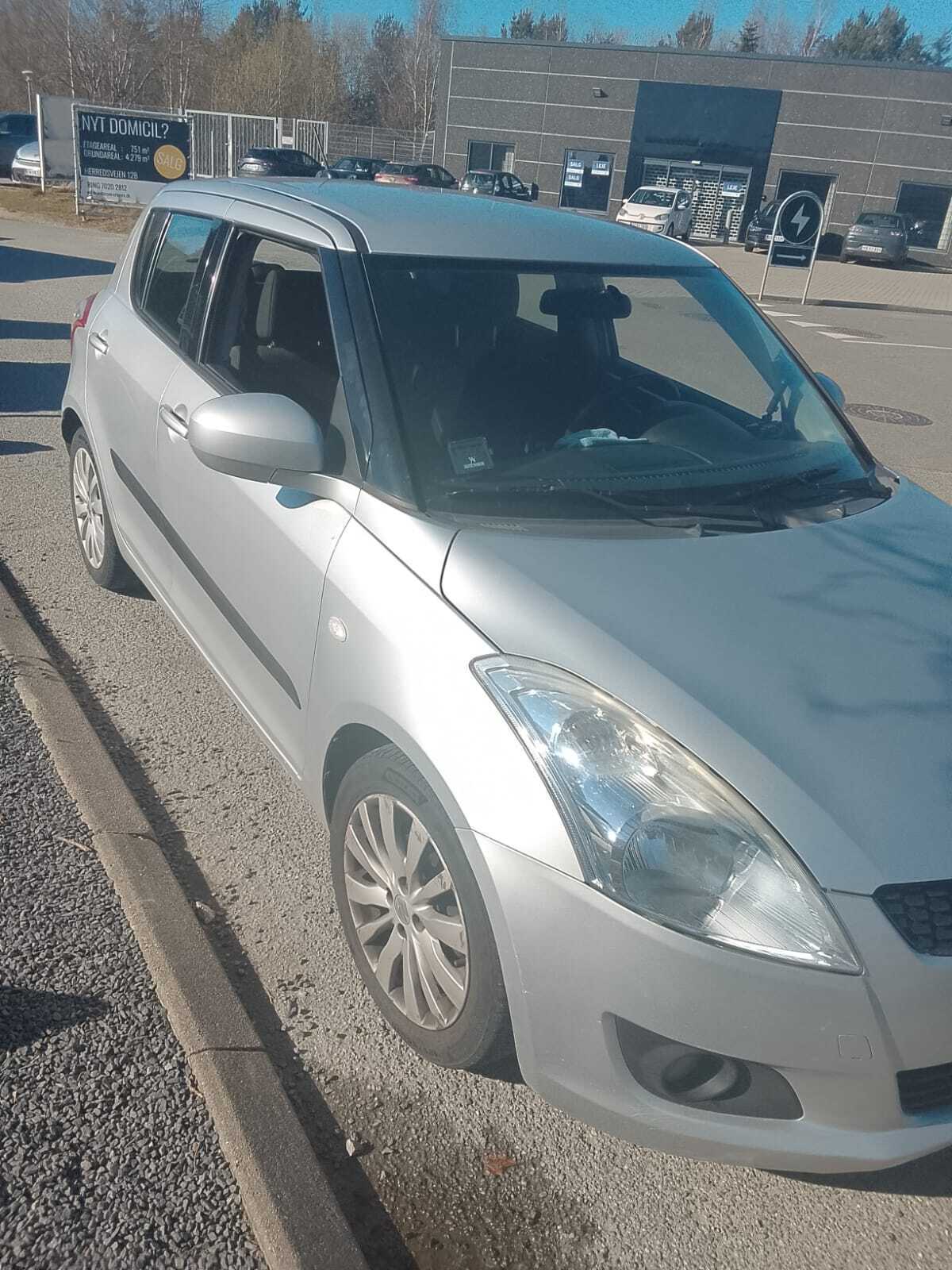 Grå Suzuki Swift fra 2011