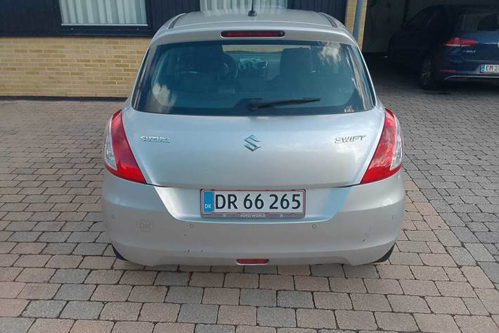 Grå Suzuki Swift fra 2011