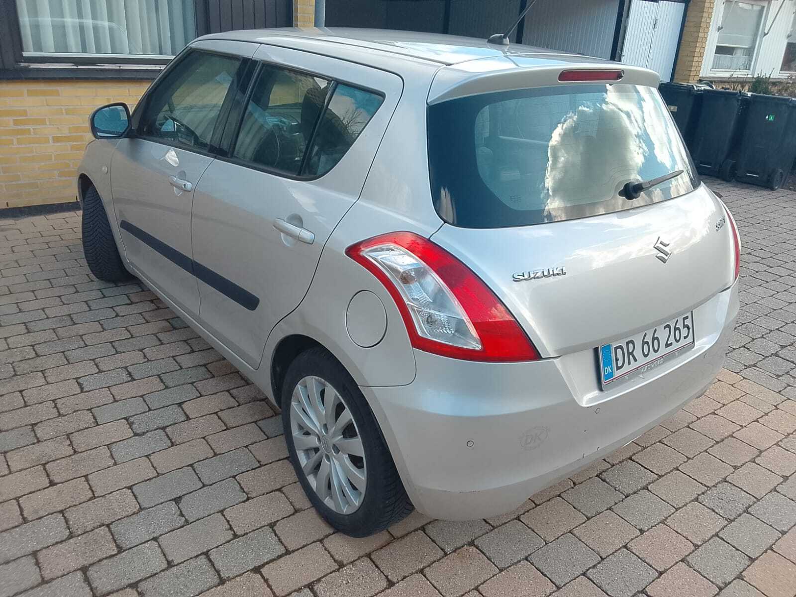 Grå Suzuki Swift fra 2011