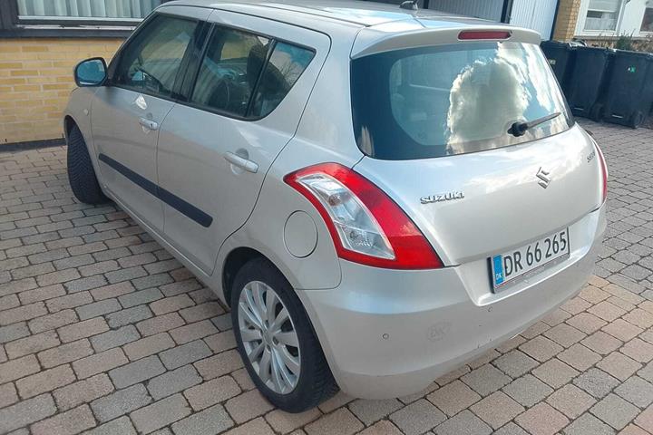 Grå Suzuki Swift fra 2011