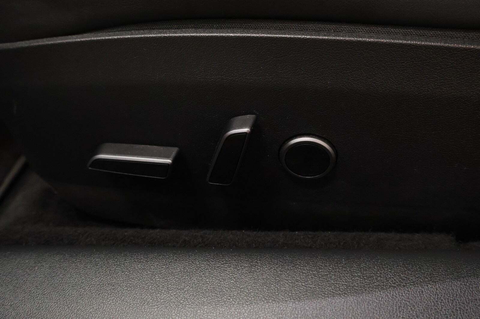 Hvid Tesla Model 3 fra 2023