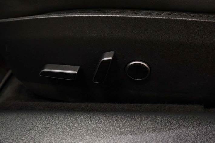 Hvid Tesla Model 3 fra 2023