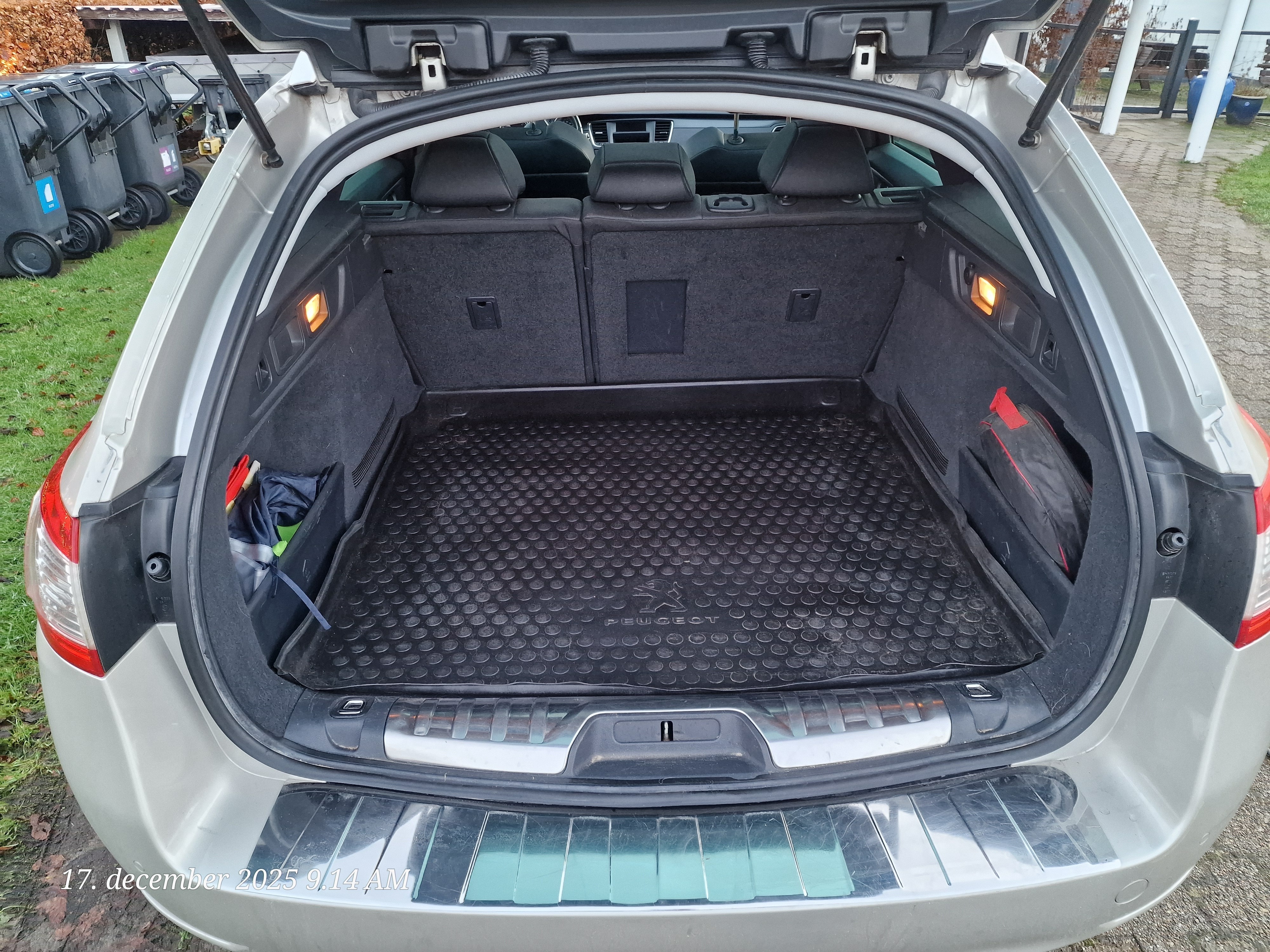 Beige Peugeot 508 fra 2012