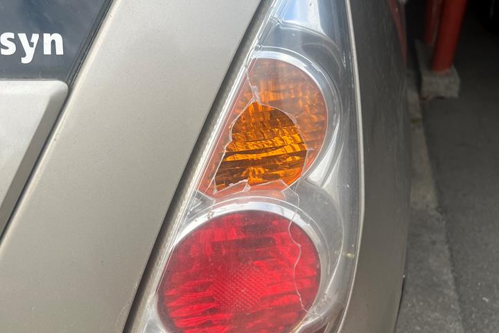 Beige Suzuki Liana fra 2004