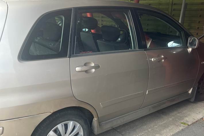 Beige Suzuki Liana fra 2004