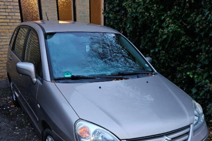Beige Suzuki Liana fra 2004