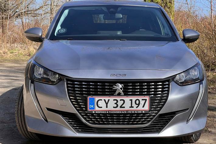 Grå Peugeot 208 fra 2021