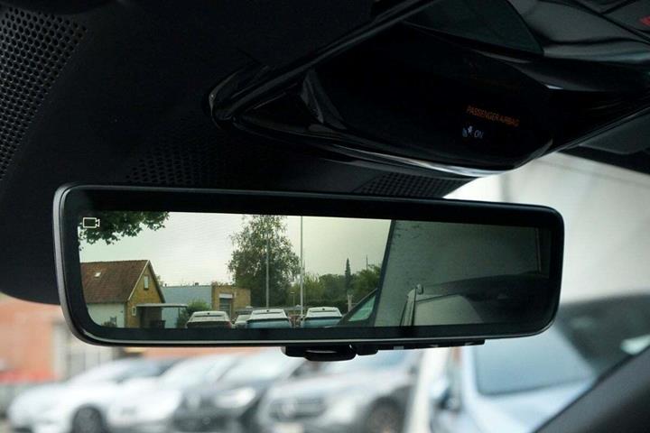Sort Polestar 4 fra 2025