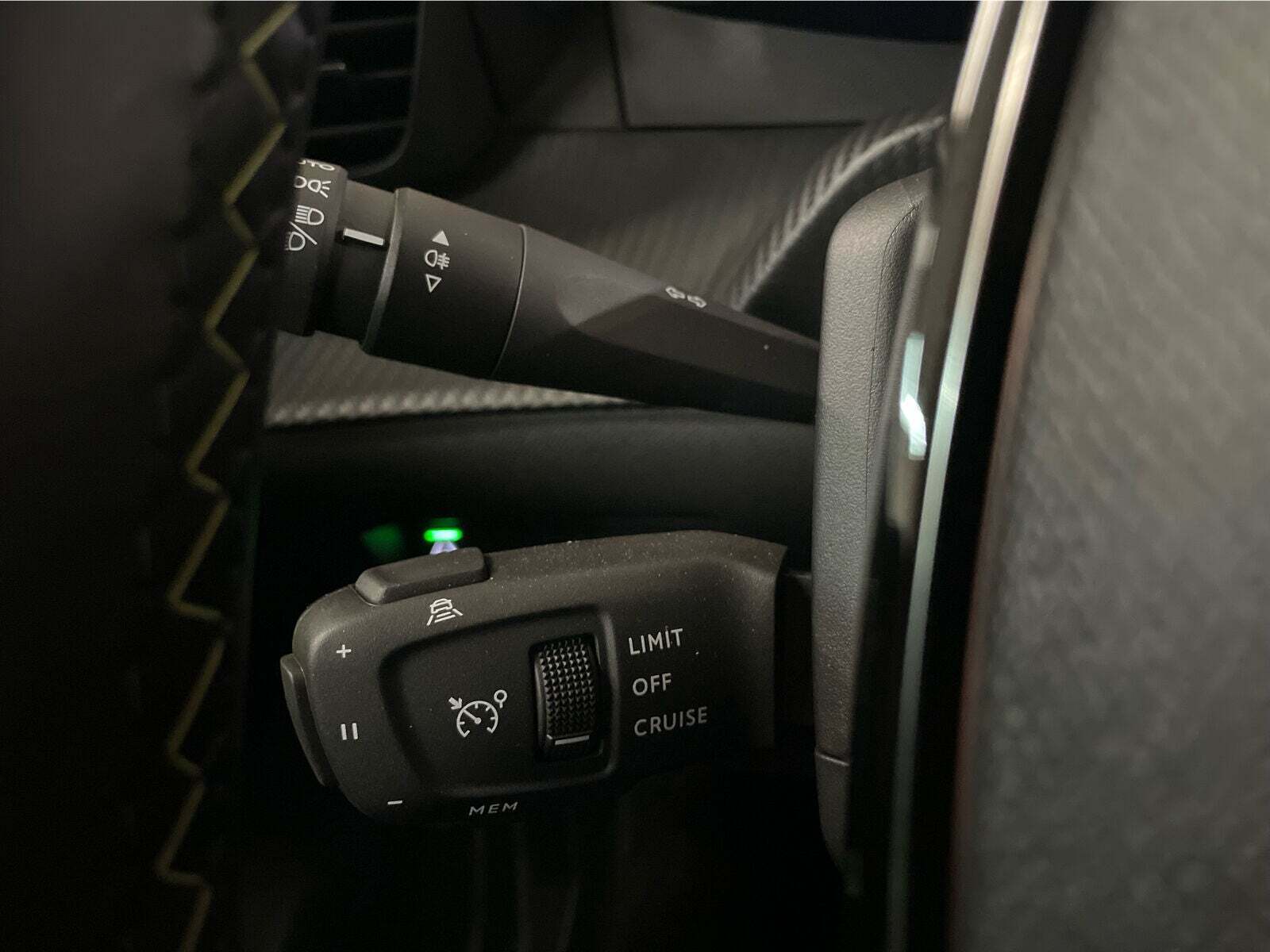 Sort Peugeot e-2008 fra 2025