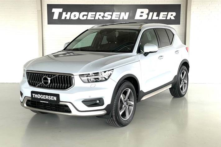 Hvid Volvo XC40 fra 2020 set udefra
