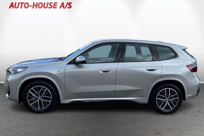 Sølv BMW iX1 fra 2024