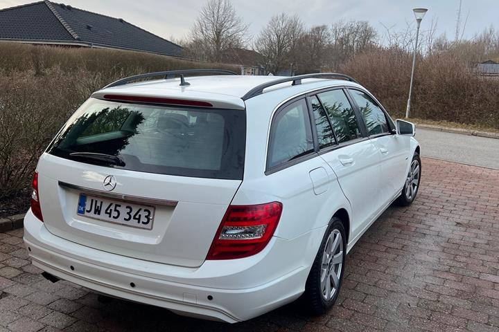 Hvid Mercedes C-Klasse fra 2012