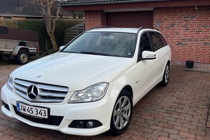 Hvid Mercedes C-Klasse fra 2012