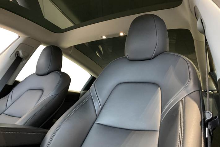 Sort Tesla Model 3 fra 2023