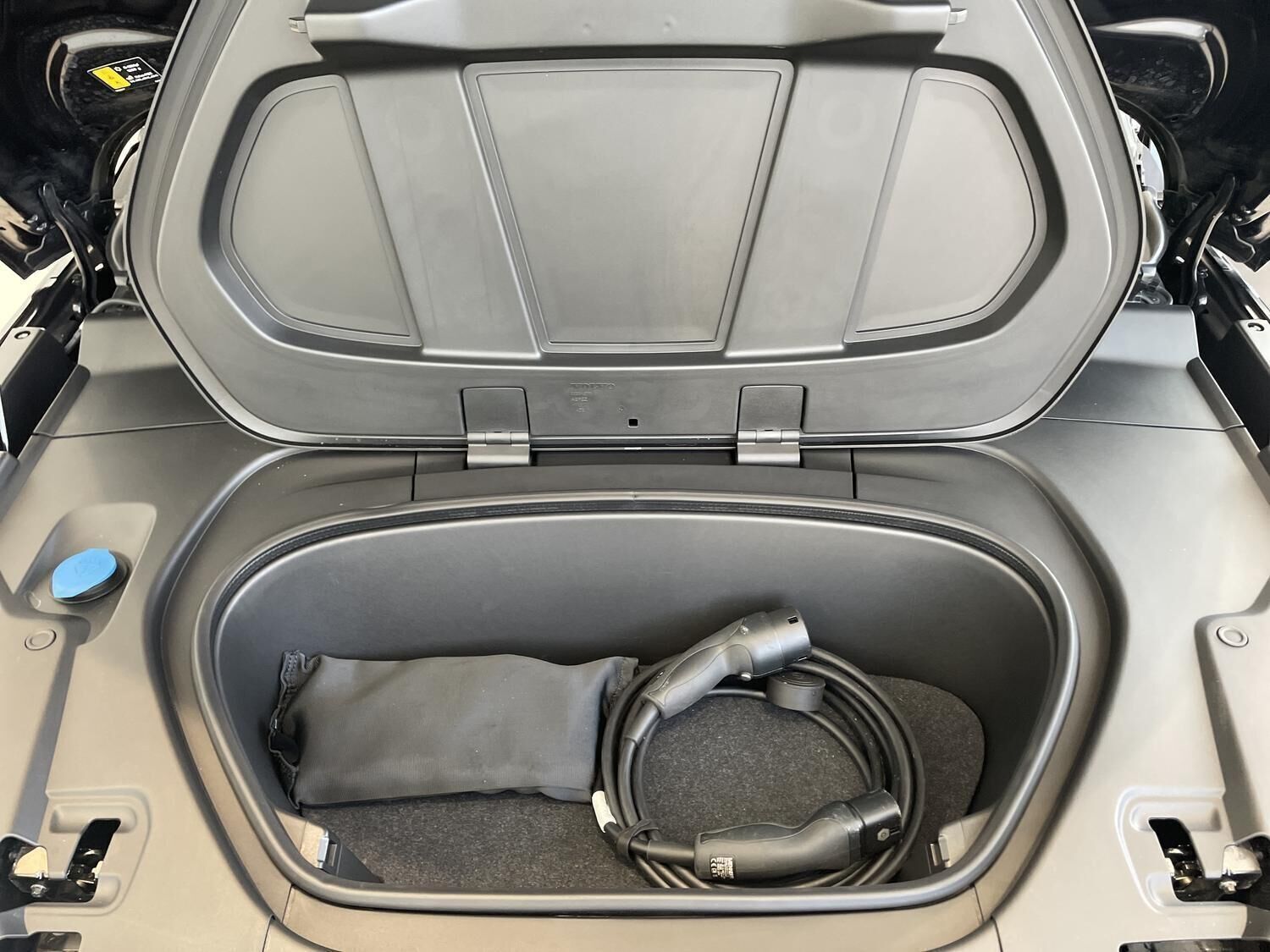 Sort Volvo EC40 fra 2024