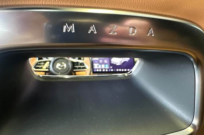 Grå Mazda 6e fra 2025