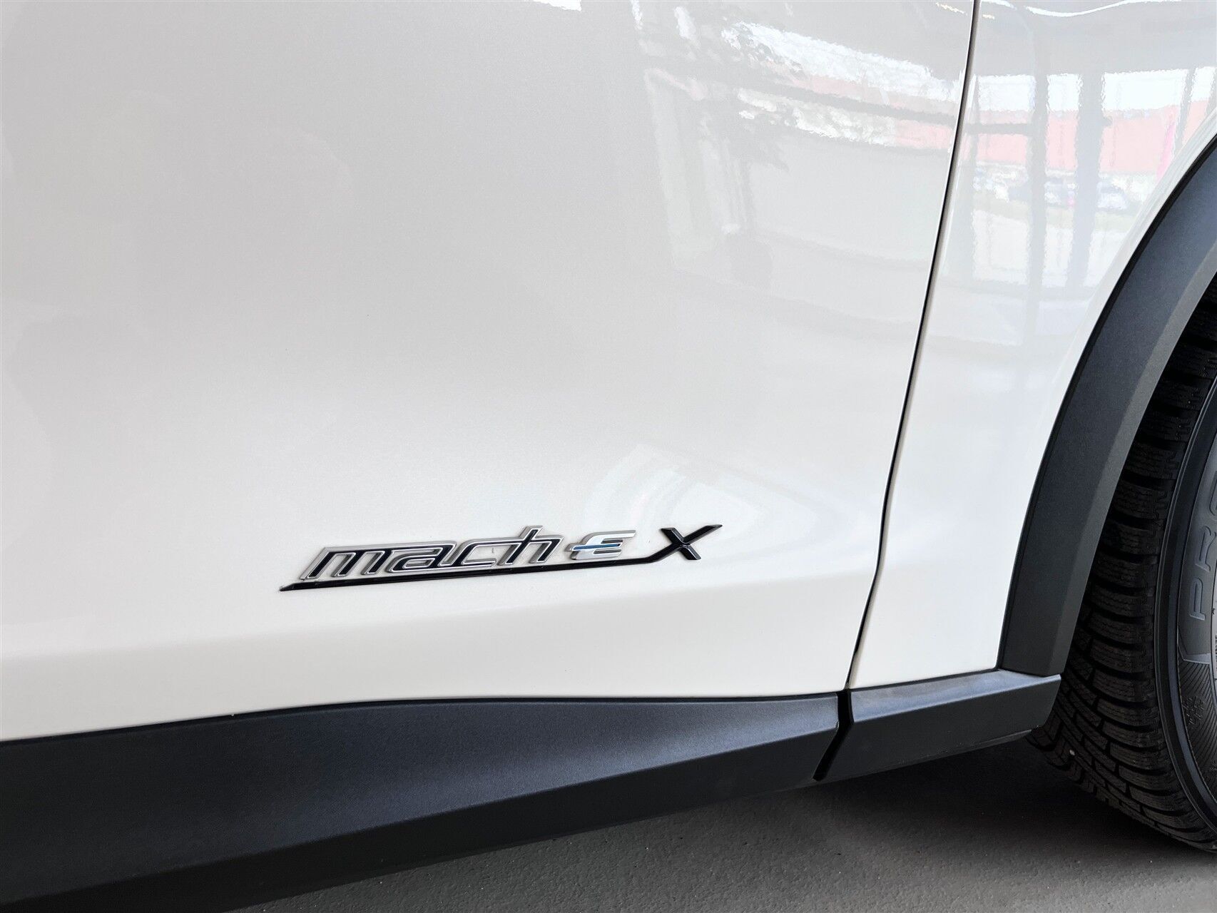 Hvid Ford Mustang Mach-E fra 2022