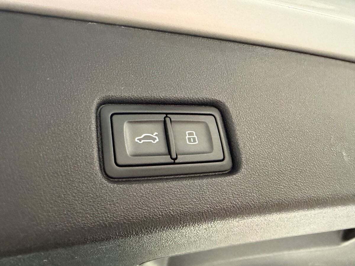 Sølv Audi Q4 e-tron fra 2022