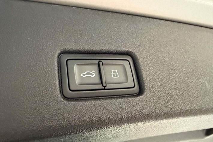 Sølv Audi Q4 e-tron fra 2022