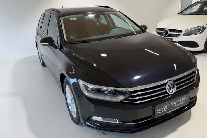 Sort VW Passat fra 2016