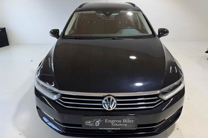 Sort VW Passat fra 2016