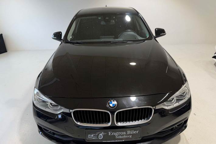 Sort BMW 320d fra 2016