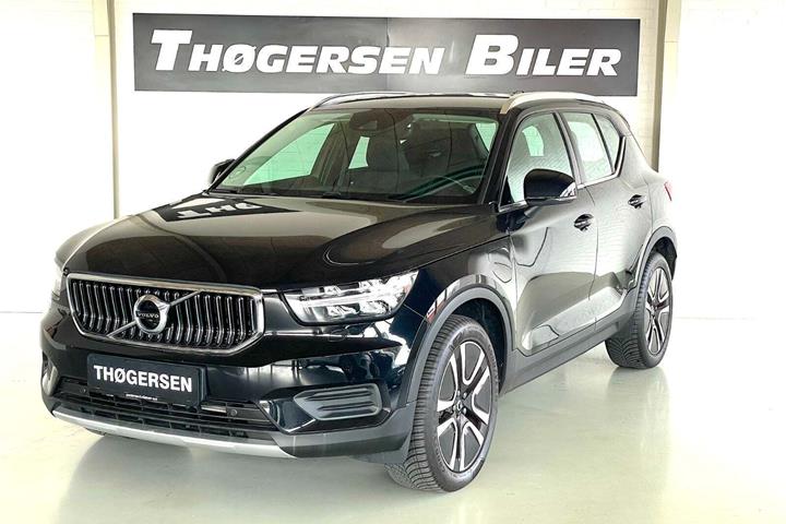 Sort Volvo XC40 fra 2022 set udefra