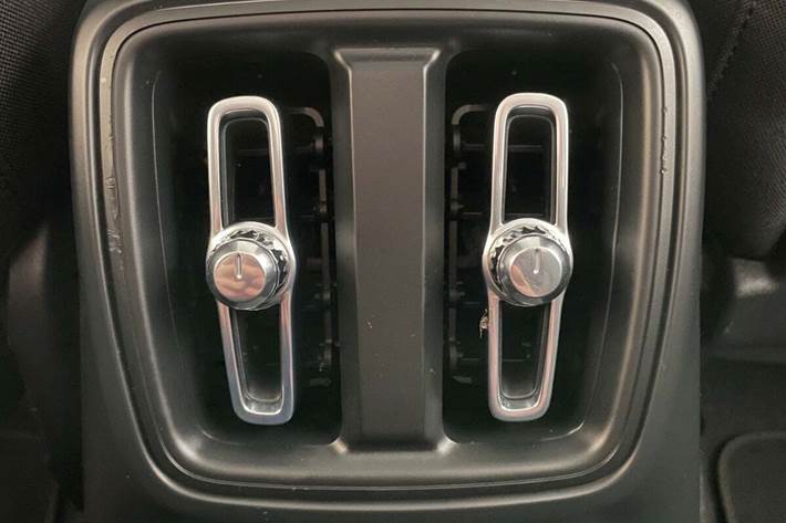 Sort Volvo XC40 fra 2022