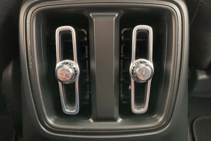Sort Volvo XC40 fra 2022
