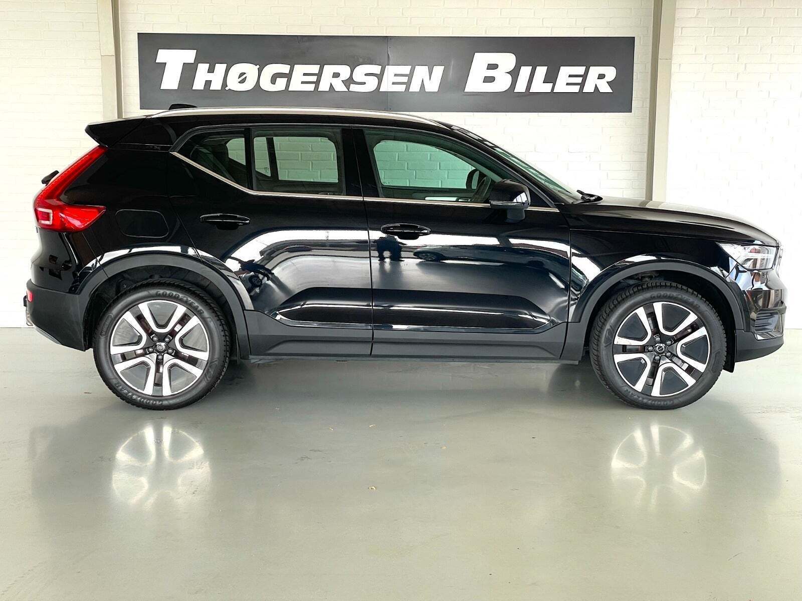 Sort Volvo XC40 fra 2022