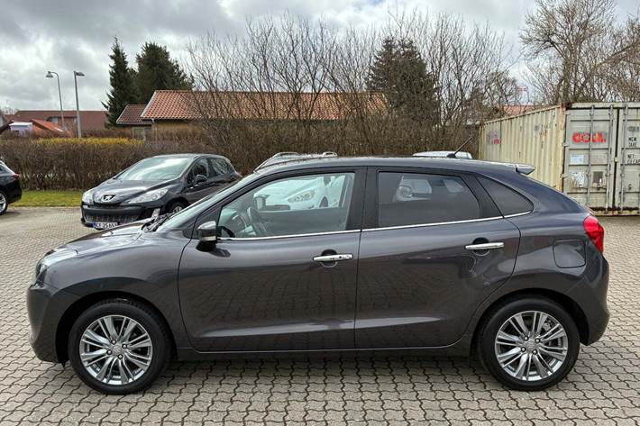 Grå Suzuki Baleno fra 2016