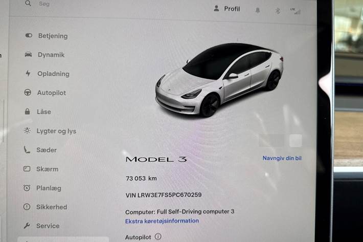 Hvid Tesla Model 3 fra 2022