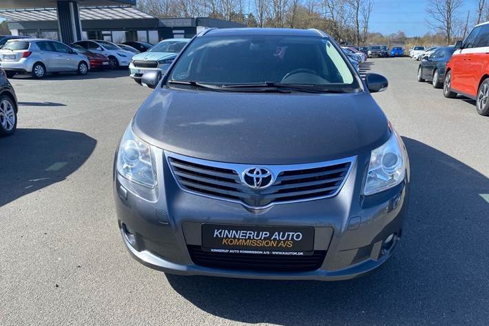 Sort Toyota Avensis fra 2009