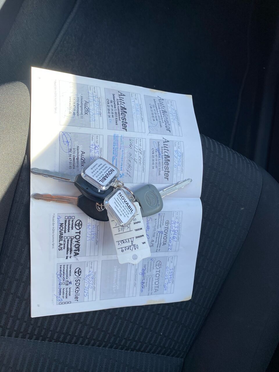 Sort Toyota Avensis fra 2009