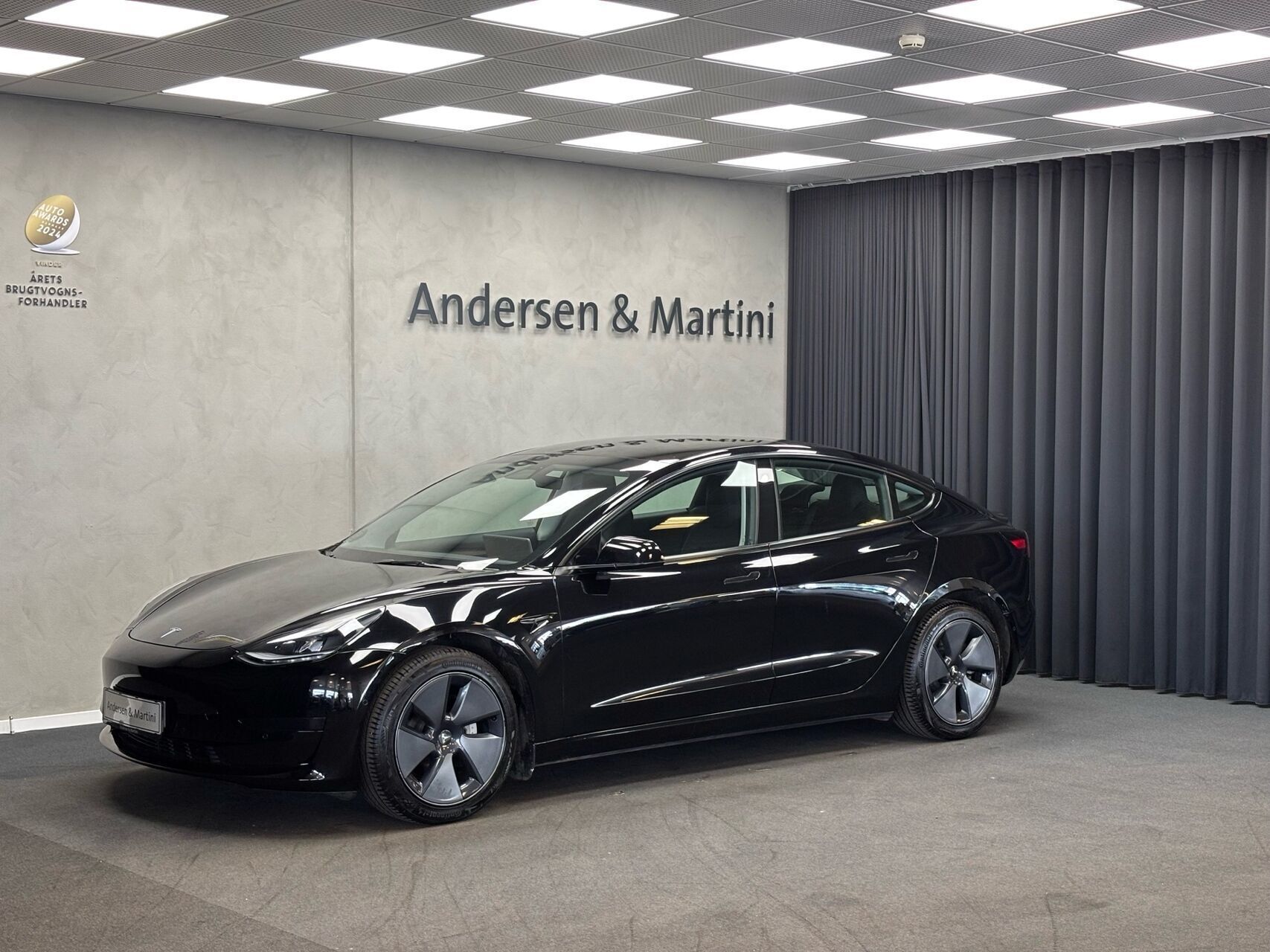 Sort Tesla Model 3 fra 2021