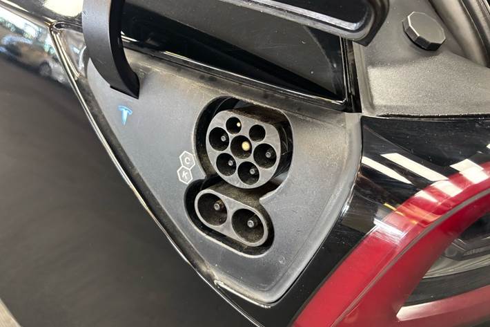 Sort Tesla Model 3 fra 2021