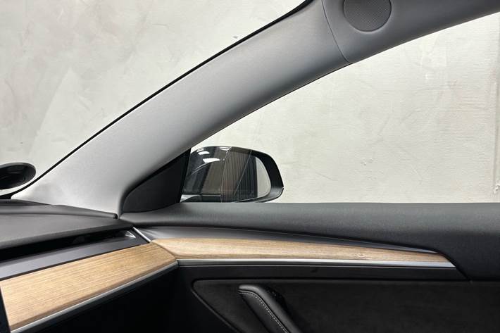 Sort Tesla Model 3 fra 2021