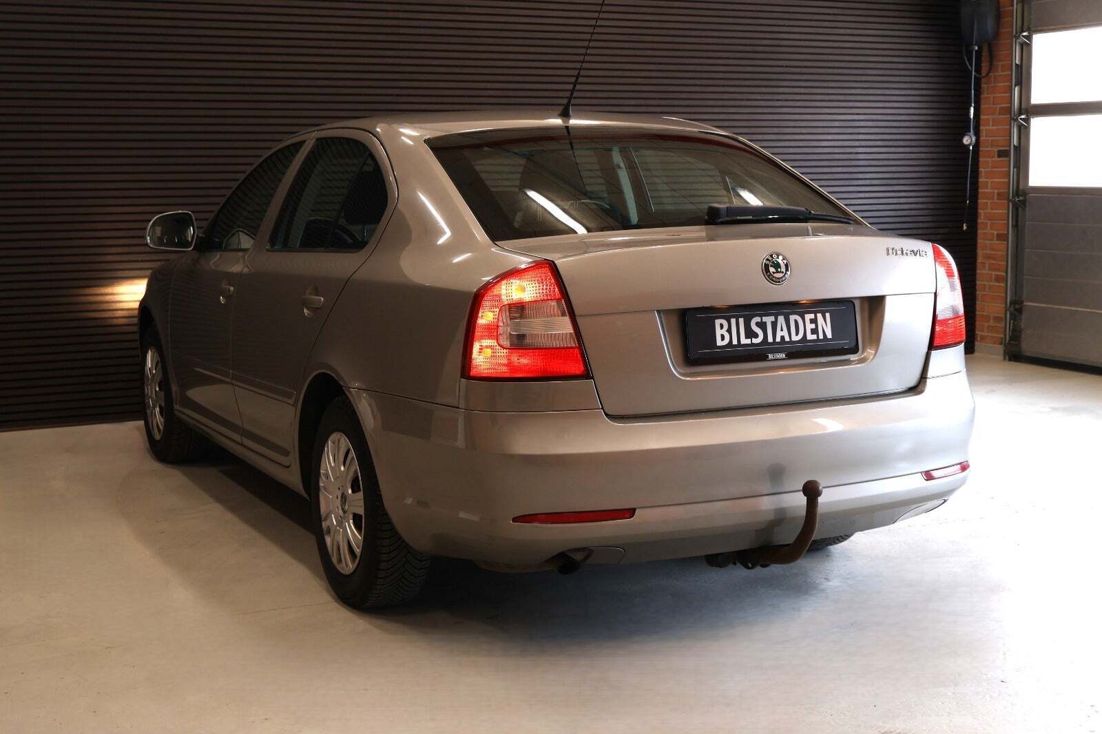 Beige Skoda Octavia fra 2010