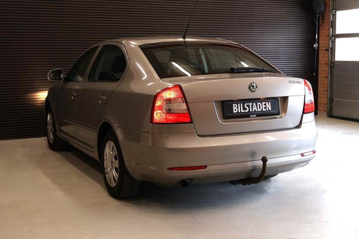 Beige Skoda Octavia fra 2010