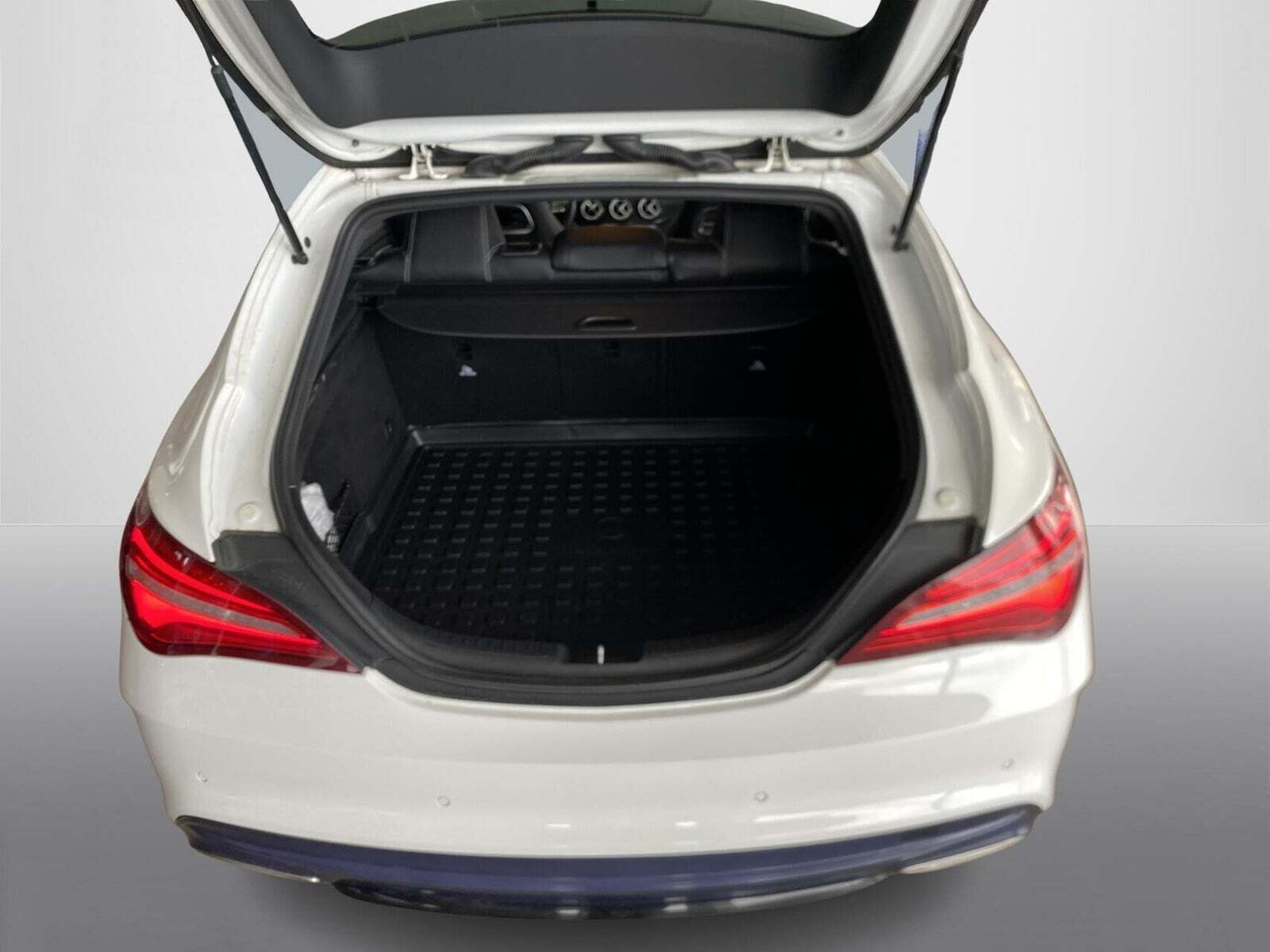 Hvid Mercedes CLA220 d fra 2019