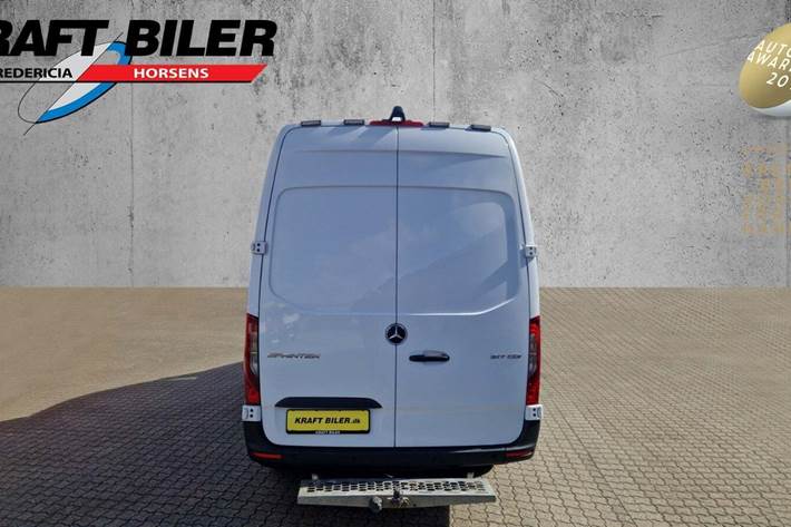 Hvid Mercedes Sprinter 317 fra 2021