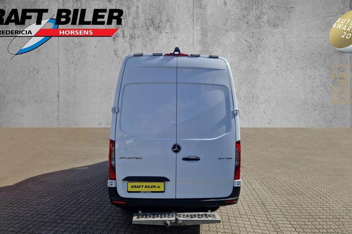 Hvid Mercedes Sprinter 317 fra 2021