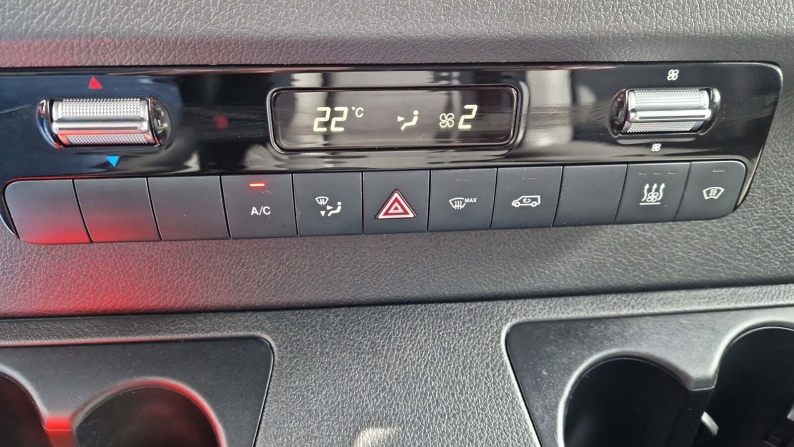 Hvid Mercedes Sprinter 317 fra 2021