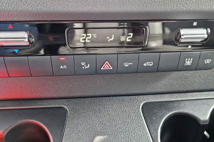 Hvid Mercedes Sprinter 317 fra 2021