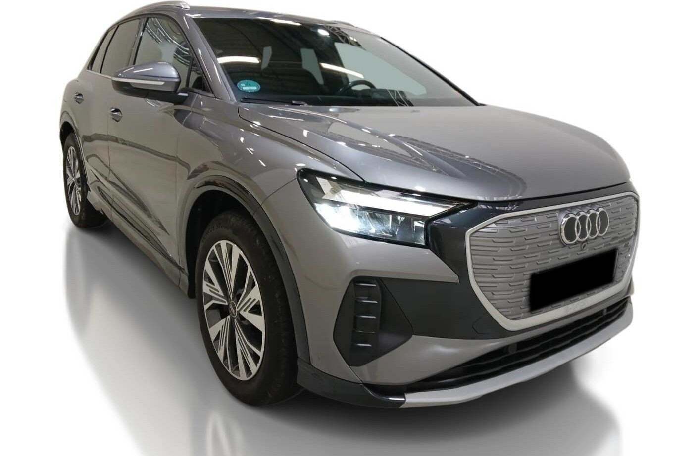Grå Audi Q4 e-tron fra 2024