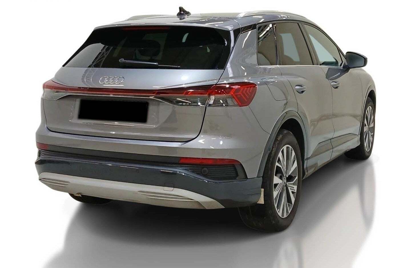 Grå Audi Q4 e-tron fra 2024