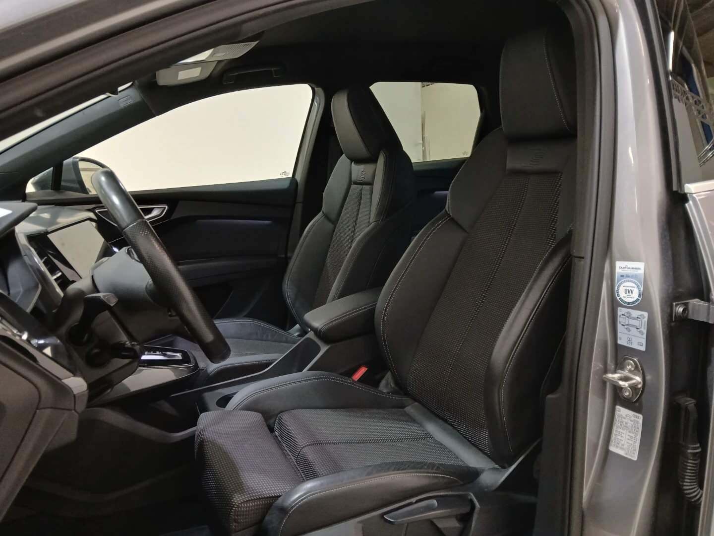 Grå Audi Q4 e-tron fra 2024