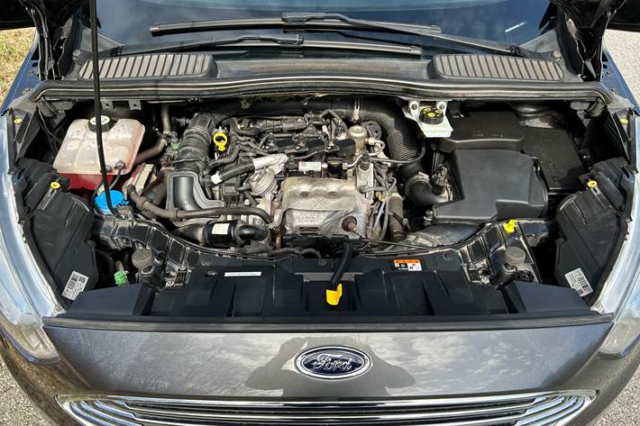 Grå Ford C-MAX fra 2017