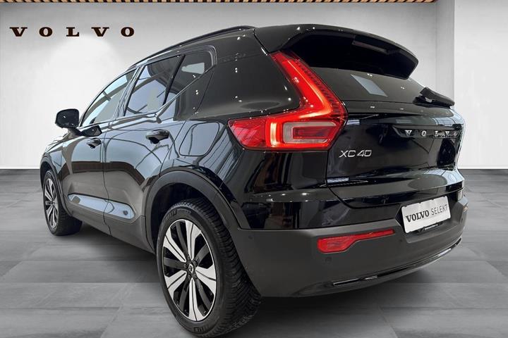 Sort Volvo XC40 fra 2022